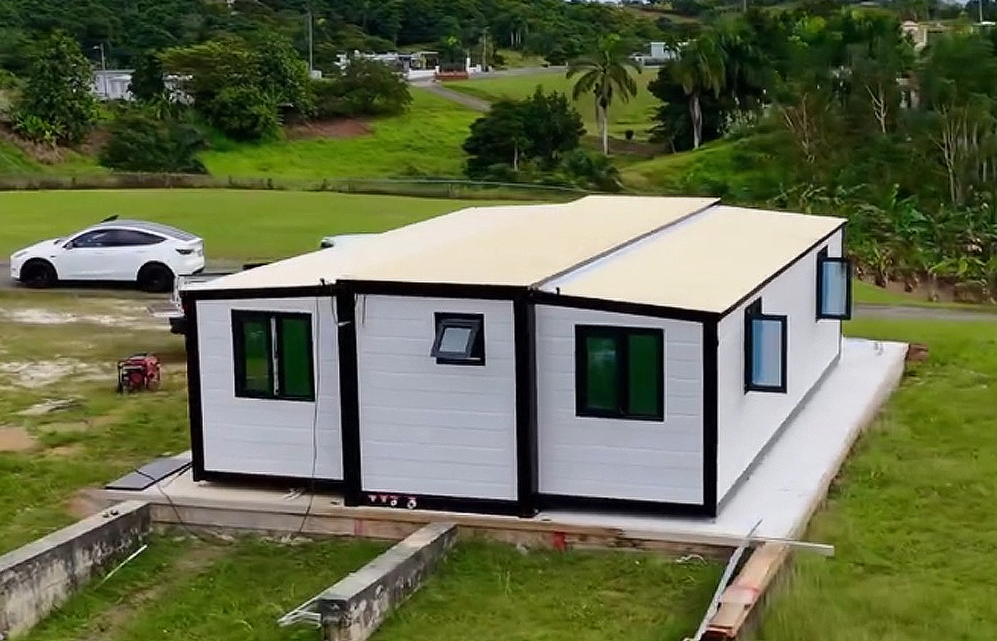 40 stôp vysoko luxusný prispôsobený 30 stôp roztiahnuteľný kontajner s kovovým vonkajším klinovým plechom 40 stôp vysoko luxusný prispôsobený 30 stôp roztiahnuteľný kontajner s kovovým vonkajším klinovým plechom