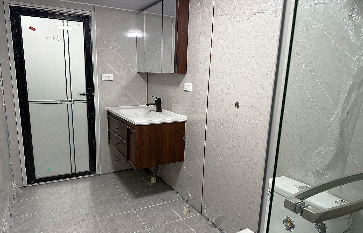 40 stôp vysoko luxusný prispôsobený 30 stôp roztiahnuteľný kontajner s kovovým vonkajším klinovým plechom 40 stôp vysoko luxusný prispôsobený 30 stôp roztiahnuteľný kontajner s kovovým vonkajším klinovým plechom